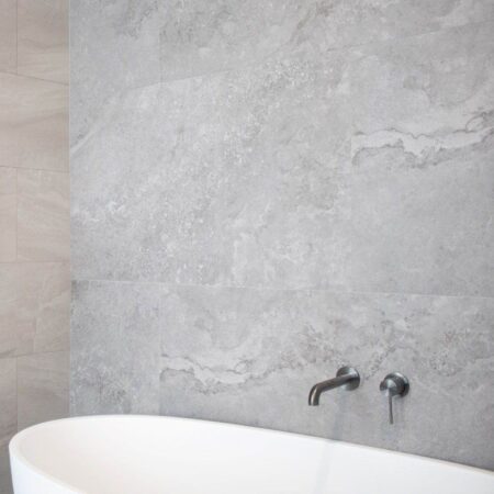 Everest Stone look Matt Tile real life photo. This tile features up to 36 random faces, enhancing the variation of tiles and stone. This creates an even more authentic ambiance for your surroundings,