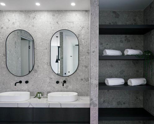 Bathroom with modern porcelain tiles
